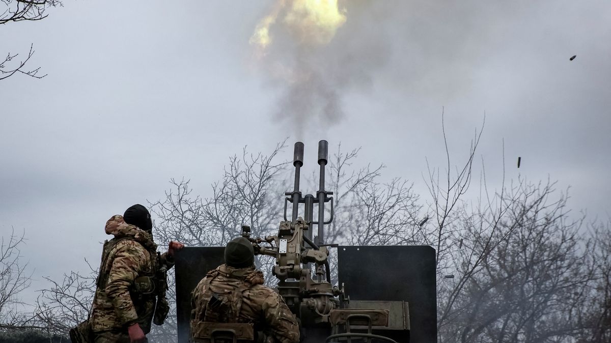 Ukrajinci se snaží zadržet rychlý postup Rusů, protiútoky přijdou později